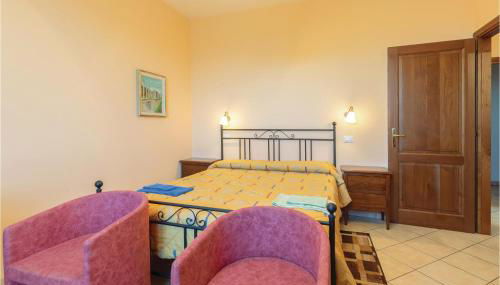 Cozy Apartment In Castiglione Del Lago - Photo 4