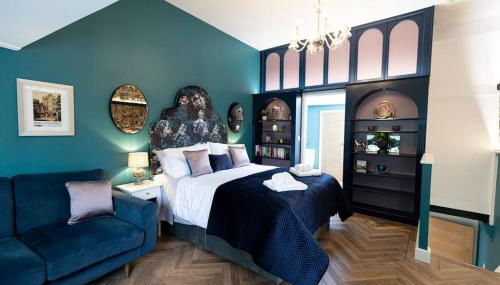 Central Medieval Grid Unique home with Gated parking - Foto 2