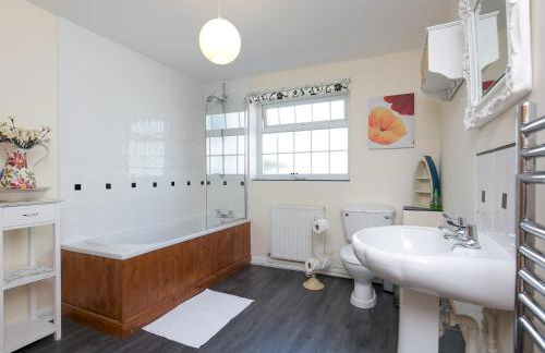 Cozy 3 Bedroom Cottage with stunning Sea View - Pass the Keys - Foto 17