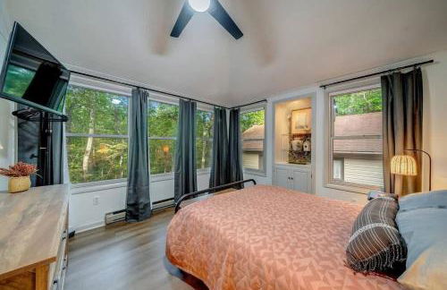 Secluded Retreat w Hot Tub, FirePit & Pool Access - Foto 17