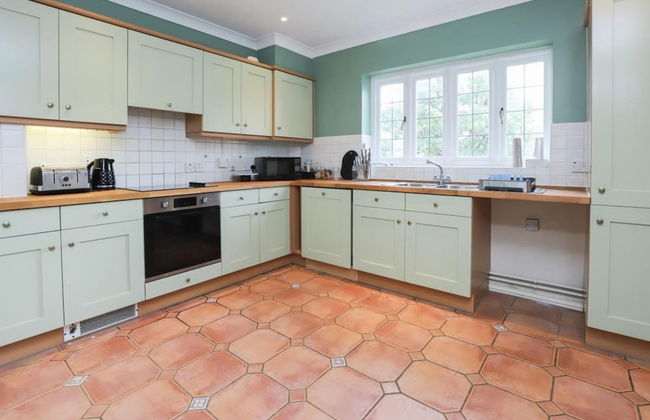 The Fosse Way Cottage - Breathtaking 5bdr Cottage With Parking Garden - Photo 36