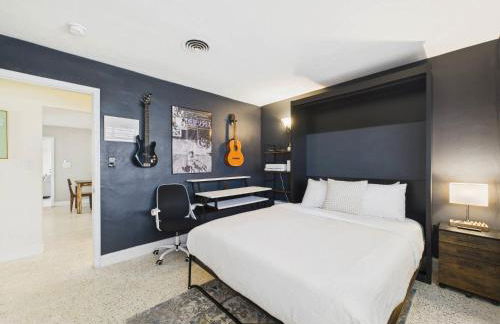 Pet-Friendly 3BR Coastal Retreat Walk to Beach - Foto 6