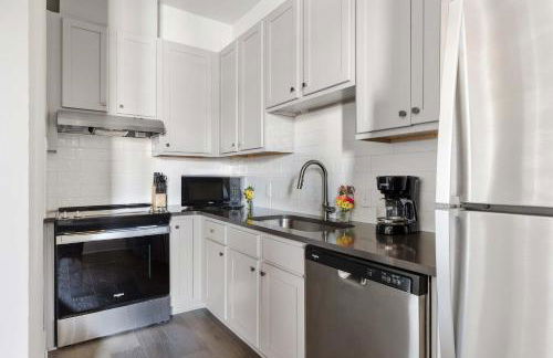 Fire Tower Luxe 2BR KingSuites & Private Balcony - Foto 5