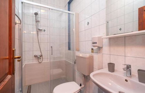 Gorgeous Apartment In Dubrovnik - Photo 21