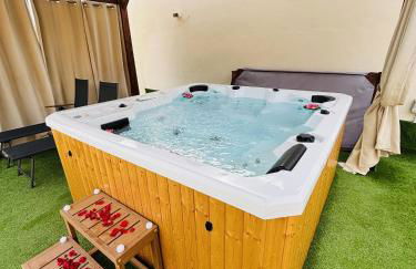 La casica de madera con Jacuzzi exterior y barbacoa - Foto 57