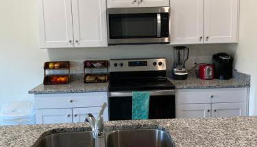 Cozy Modern Retreat, Comfortable and Spacious - Foto 2