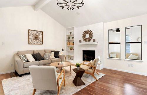 Charming & Bright W Lounging Pool and Hot Tub - Photo 40