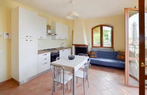 2 Bedroom Awesome Apartment In Gubbio - Foto 6