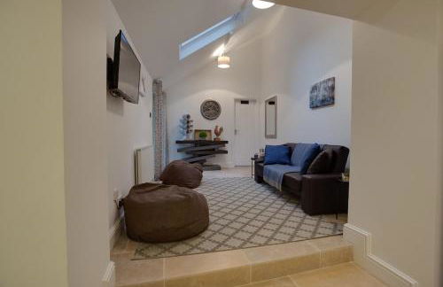 Luxury Large Five Bedroom Family House Sleeps 10 - Photo 11