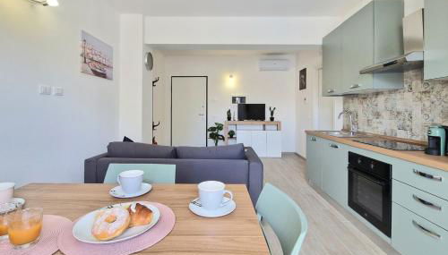 Centro Piazza Wi-Fi AC Balcony Design by WE HOST YOU - Photo 2