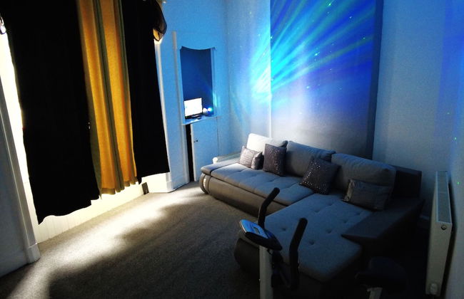 Luxury 3 Bedrooms Entire Flat - Self Check in & Check out - Photo 9