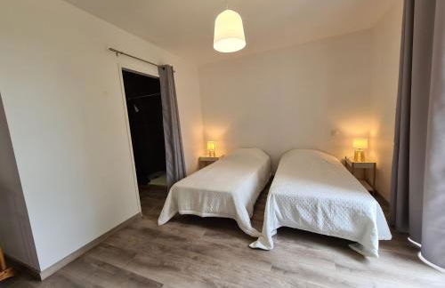 Maison tranquille avec jardin, proche Châteauroux, 4 ch., 3 sdb, terrasse, barbecue, parking - FR-1-591-358 - Photo 23