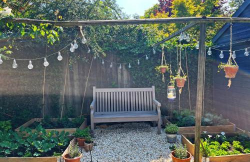 Cotswold studio with kitchen & patio - Photo 17