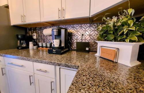 Downtown Kzoo with 3rd Floor Arcade Room - Foto 59