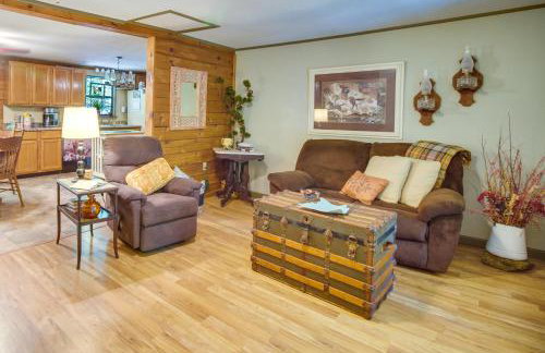Pet-Friendly Elkins Vacation Rental with Decks! - Foto 6
