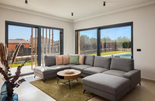 Villa Levita with Pool - Photo 16