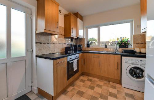 3 BR Home l Free Parking l 5 Guests l Garden l Long Stays l - Foto 23