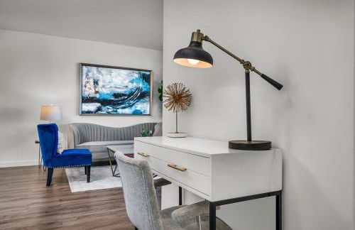 Luxury by the Beach with Pool, Gym, Game Room - Photo 27