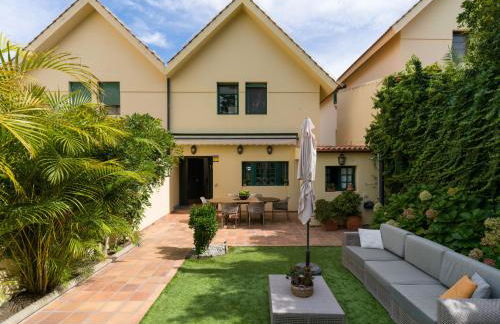 House with cozy garden BBQ and free parking - Foto 68