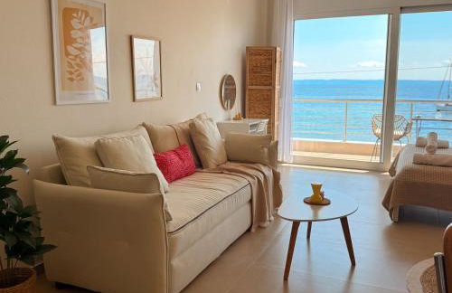 Above The Sea Luxury Apartment - Photo 3