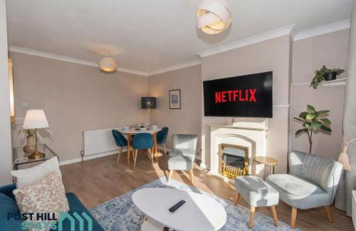 Large 4BR - Ideal Long Stays - Parking - Fast WiFi - Foto 9