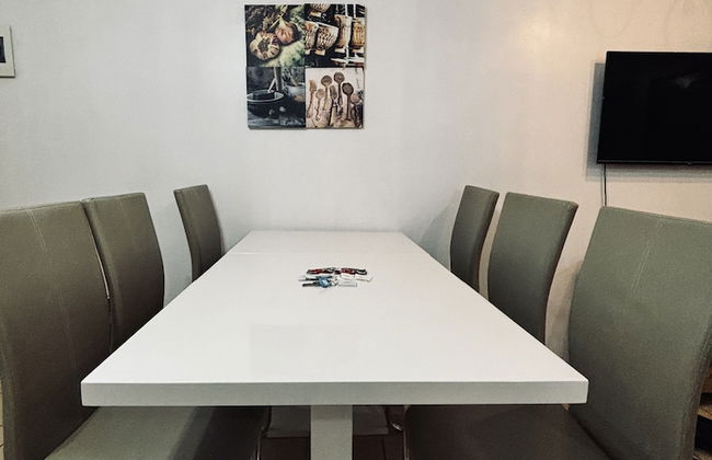 Ultra-spacious Two Bedroom - Foto 16