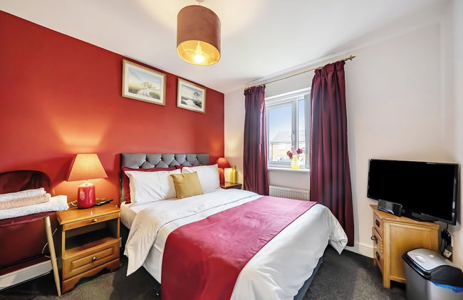 Cozy 4 Bedroom Home in Walsall, Free Parking, EVC, WIFI, 30 days 10 percent off - Foto 6