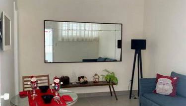 Recém Reformado com dois dormitório com ar condicionado - Foto 2