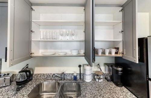 Centric 2BR In HEART of DTPHX Free Garage Parking - Foto 33