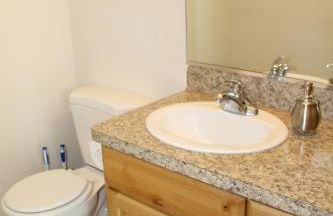 3 queen beds, 1 twin bed, 2 rooms, 1 and a half bath, self check-in, flexcation equipped - Foto 4