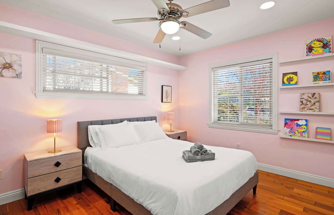 Luxury Estate With Sparkling Pool & Elegant Amenities - Foto 16