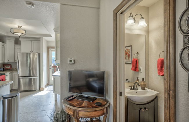 2brdowntown Occmountain Views & Grill - Photo 29