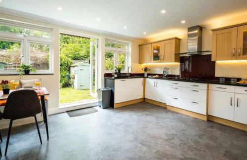 Where Style & Convenience Combine- Photo ID Required - Foto 19