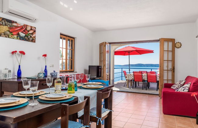 Sunny Beachfront Jablanac Apartments - Foto 16