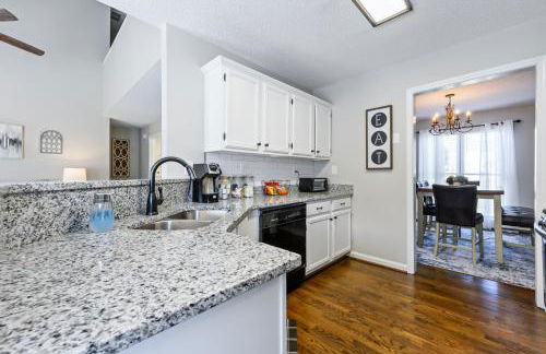 Fully Fenced & Stylish 3BR Near LakePoint Sports - Foto 27