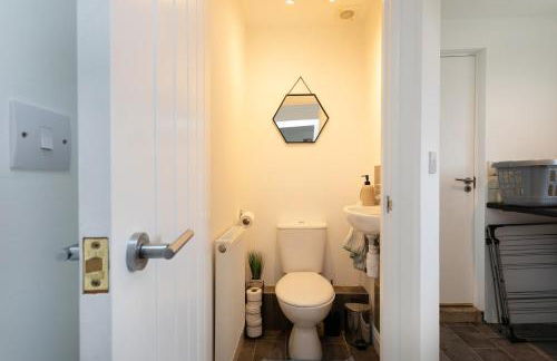 Cosy 4-BDR Family-Friendly House in North Hykeham, with High Speed Free WiFi, Secure Parking, Sleeps Up to 7, Long-Term Stays Allowed! - Foto 42