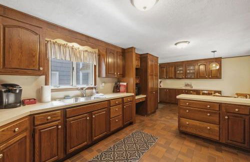 Lake Escape Family & Pet Friendly with Dock Access - Photo 33