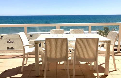 BEACHFRONT APARTMENT In LA CALA DE MIJAS - Photo 1