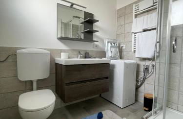 LA TERRAZZA - Very Quiet - Free park - 3 min from Varese center and lake - AIR Conditioning - Cycling friendly - Foto 19