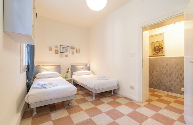 S. Lucia Canal View by Wonderful Italy - Photo 14