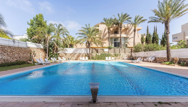 Modern Gem with Stunning Balcony by Sea N Rent - Foto 5, Außenpool