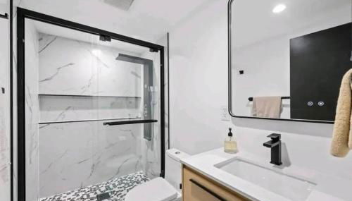 Updated Mountain Cabin Retreat with 180 views off Deck and Balcony - Foto 5