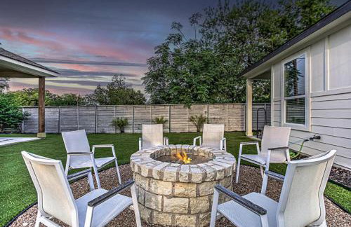 6BD Retreat for 14 with Fire Pit Patio & Lake Access - Foto 1