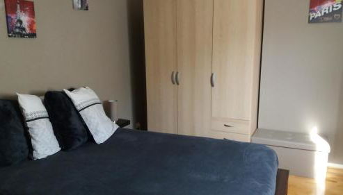 Meublé de tourisme 2* les Jardins de l Arquebuse - Foto 5, wardrobe