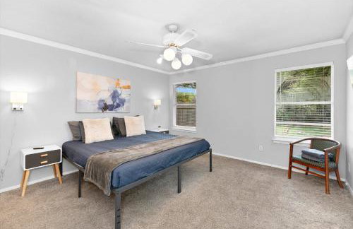 Pet Friendly - Q2 & Domain - King Bed - Pool Table - Foto 16