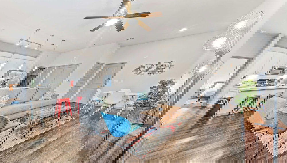 Cozy 2BR Suite Close to Downtown w Fast Wifi - Foto 1