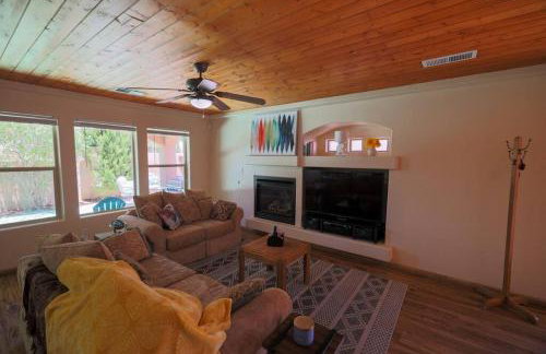 Home near Balloon Fiesta Park! - Photo 2