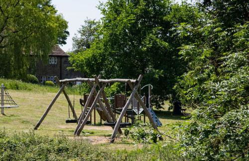 Beautiful Country Cottage - Photo 19