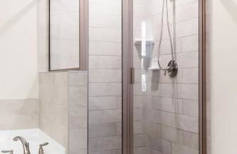 Family-Friendly 4BR with Fenced Yard & Parking - Foto 32