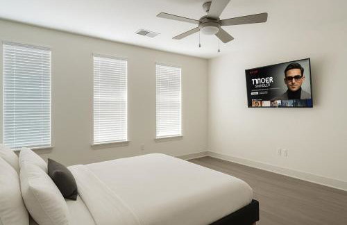 Luxury 2BR Stay Pool, Gym and Chill Areas - Photo 13